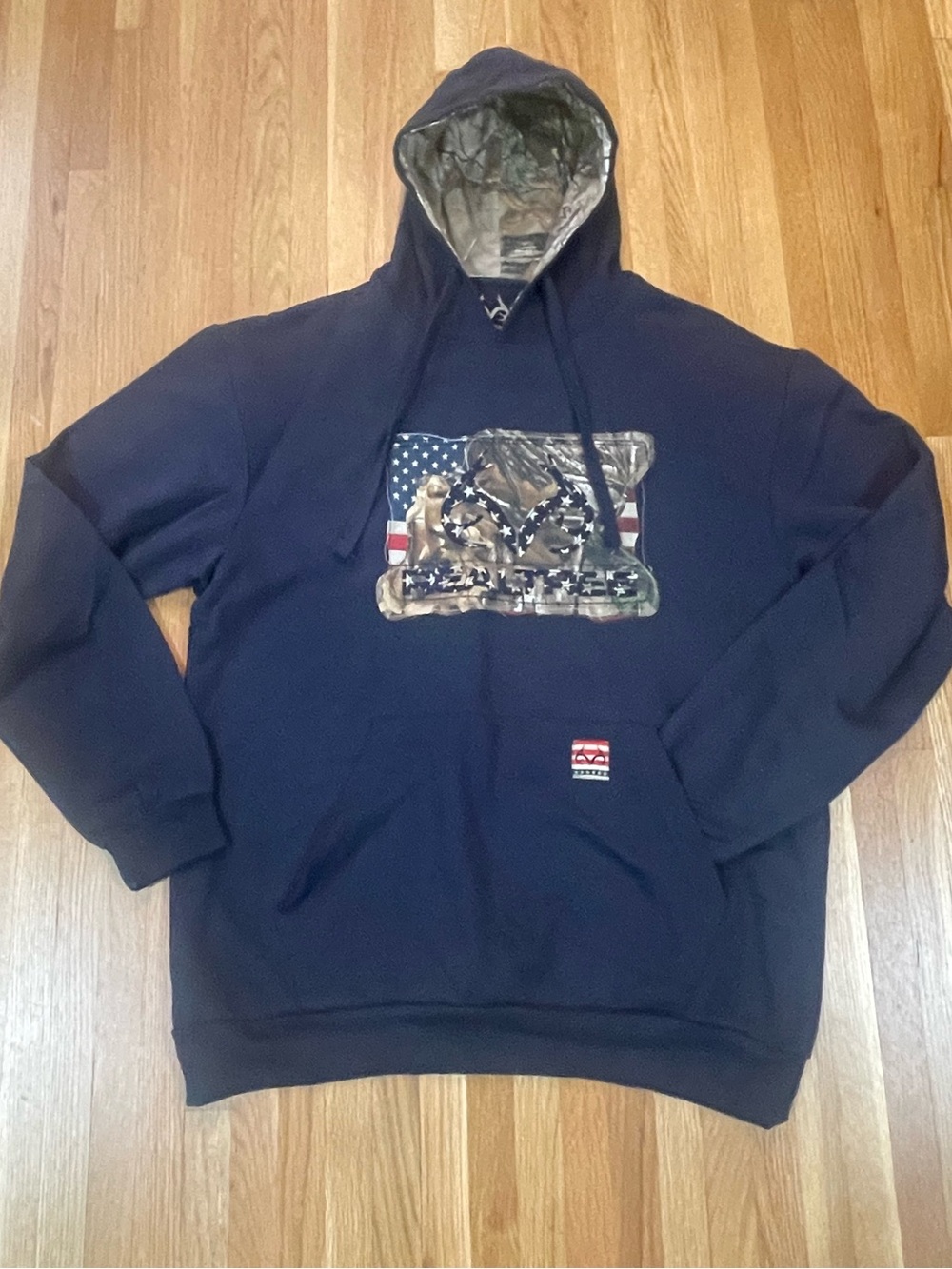 Realtree Men's Navy and Camo Graphic Hoodie Sweatshirt